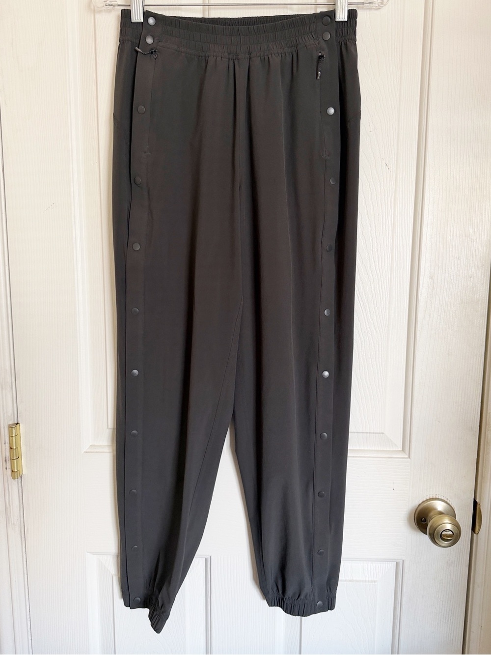 Lululemon Tear-Away Full Snap Button Mid-rise Track Jogger Pants size 4 - Picture 3 of 11